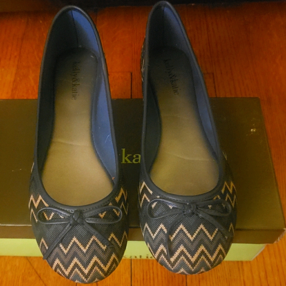Kelly & Katie Carmen Navy Zigzag